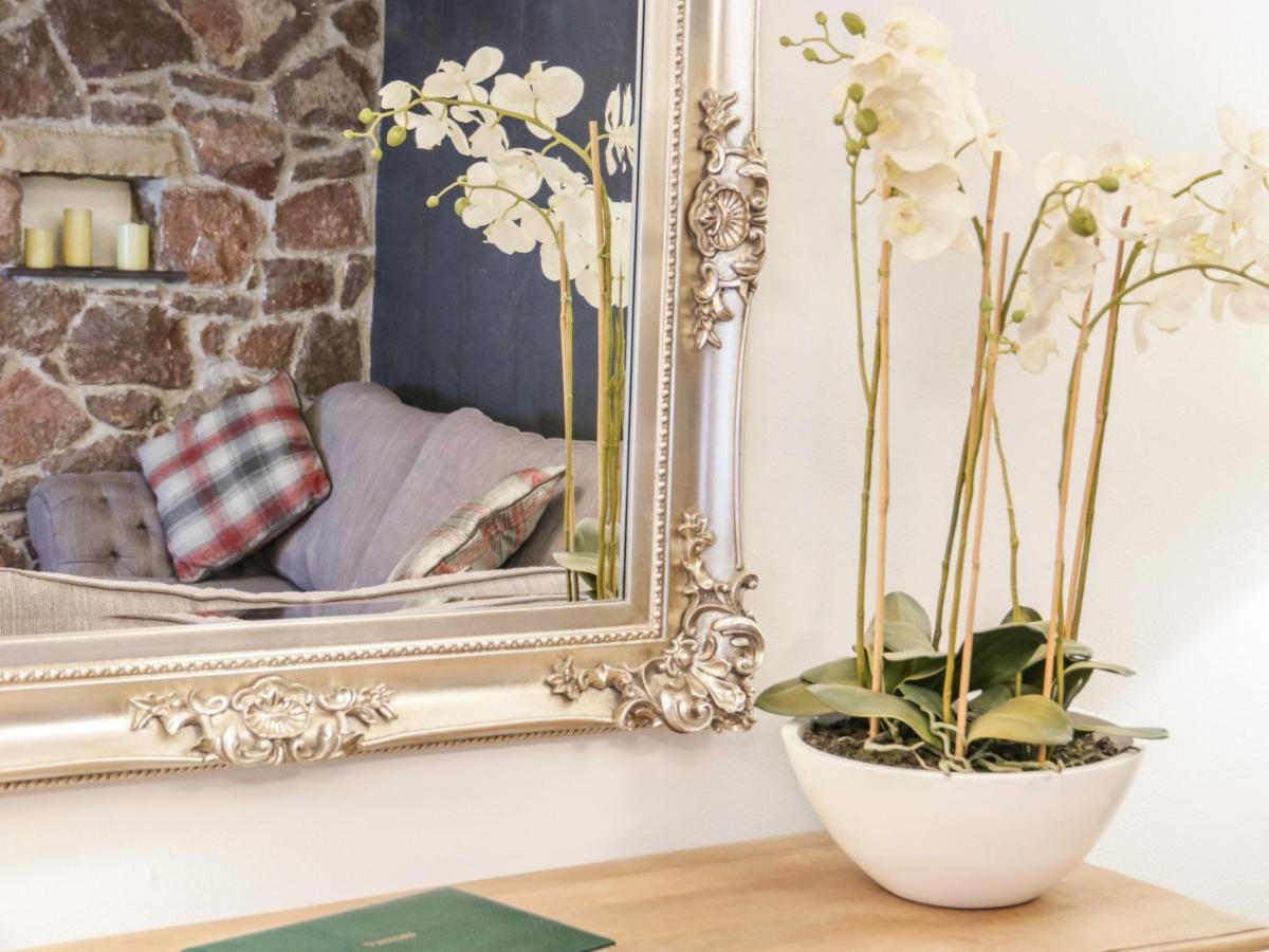 Dove Cottage อะแบร์เกล ภายนอก รูปภาพ